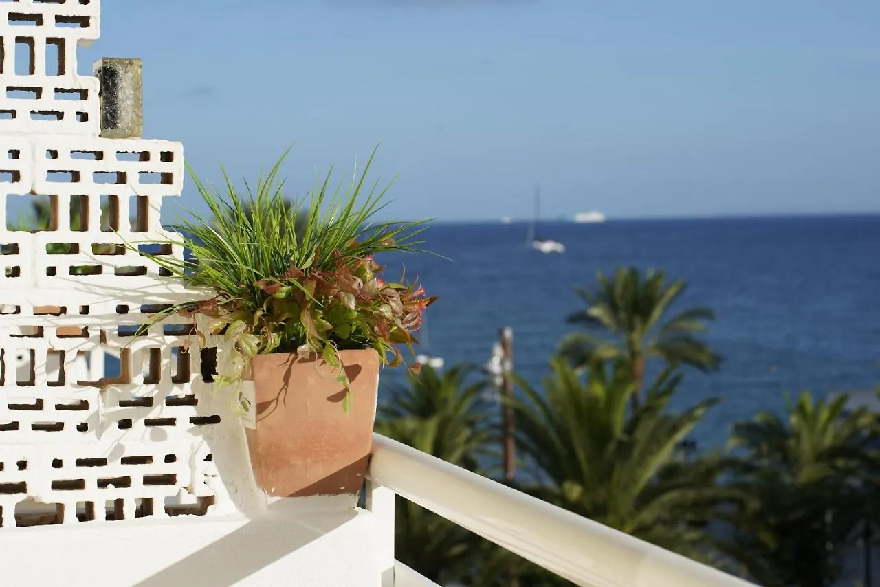 Hostal Yebisah Santa Eularia des Riu