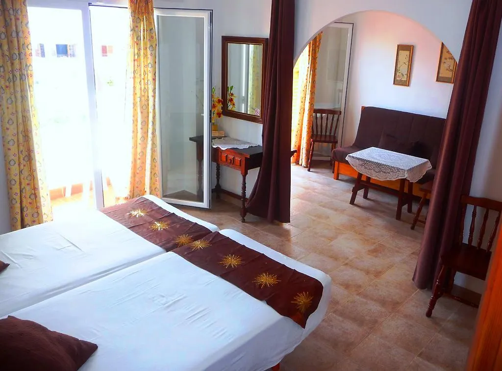 Hostal Yebisah Santa Eularia des Riu Gasthuis