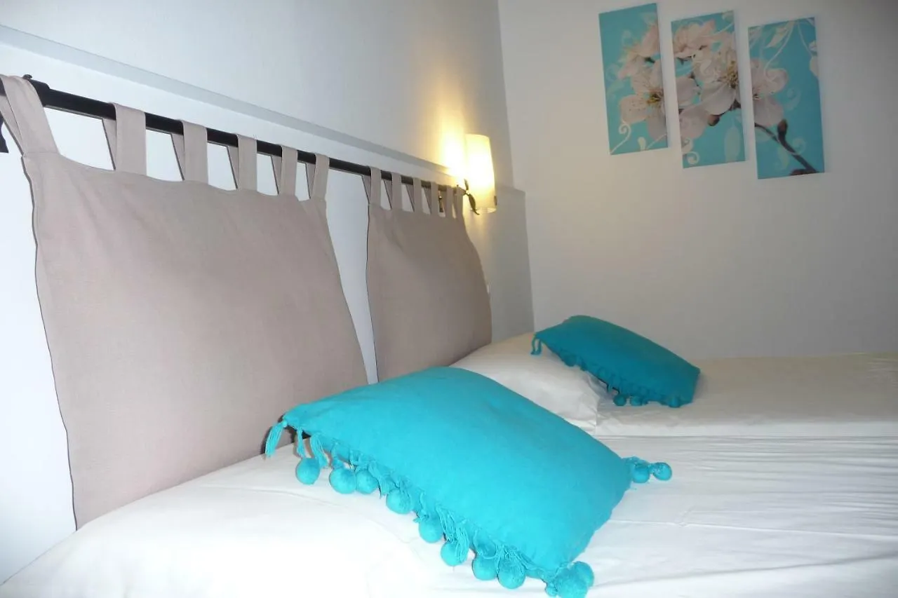 Hostal Yebisah Santa Eularia des Riu 2*,