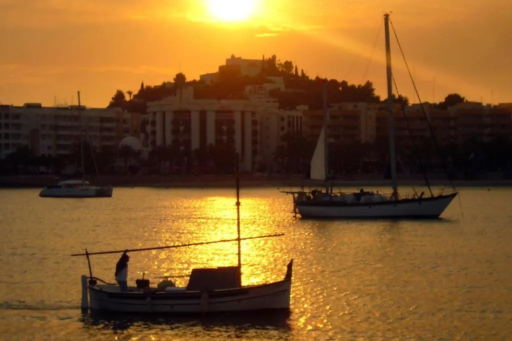 Guest house Hostal Yebisah Santa Eularia des Riu